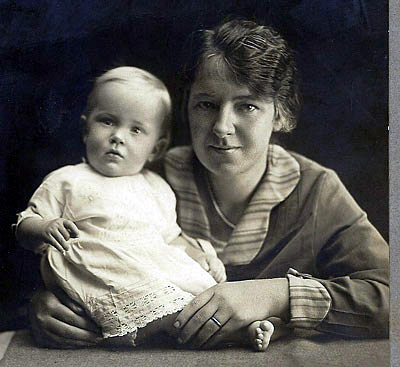 Lorna (Smiley) Weir and daughter Doris